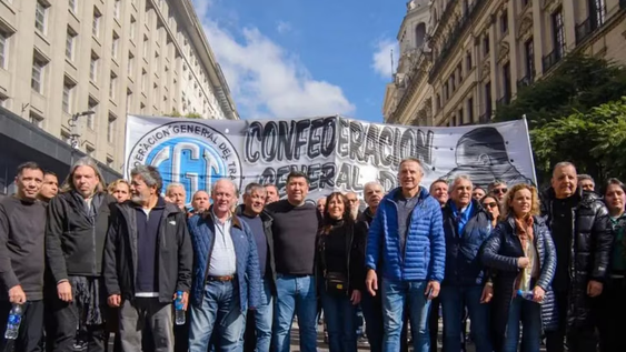 tras reunirse con el papa, la cgt advirtio que podrian convocar a una medida de fuerza si el gobierno no abre el dialogo