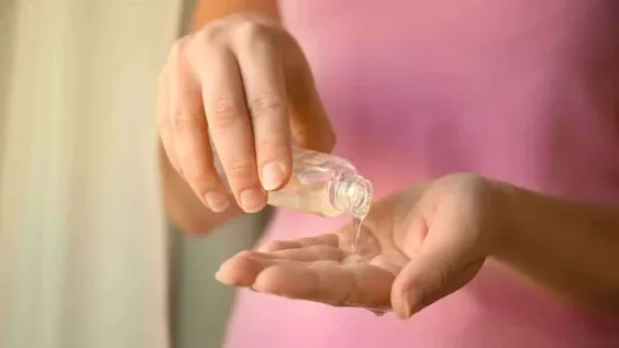 Manos resecas por los desinfectantes, 4 consejos para mantenerlas bien hidratadas