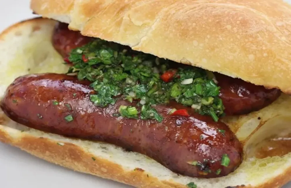 El choripán fue elegido como “el mejor hot dog del mundo”: quiénes completan la lista