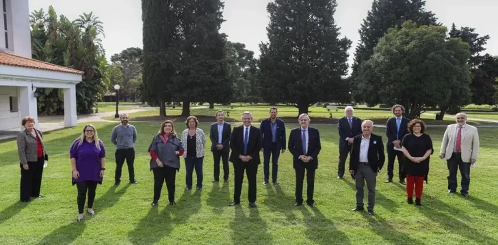 Alberto Fernández analizó con sus asesores sanitarios las próximas fases de la cuarentena