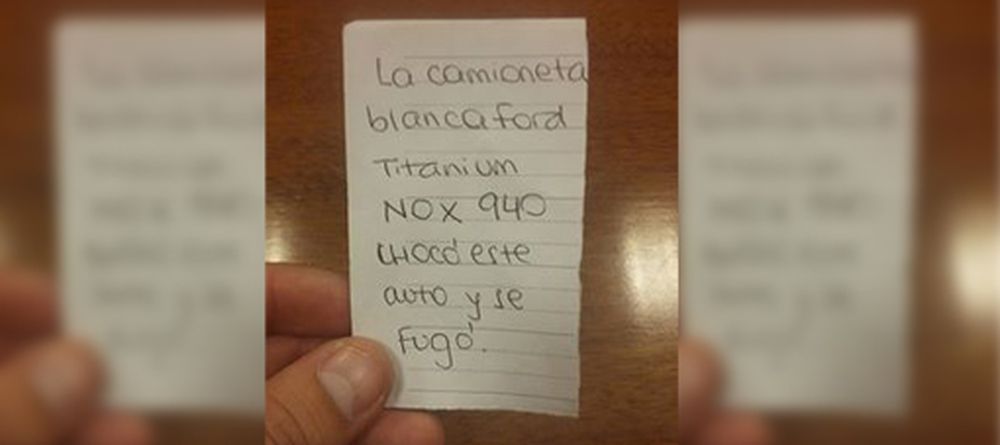 Le dejaron un papel con datos de quien chocó su auto