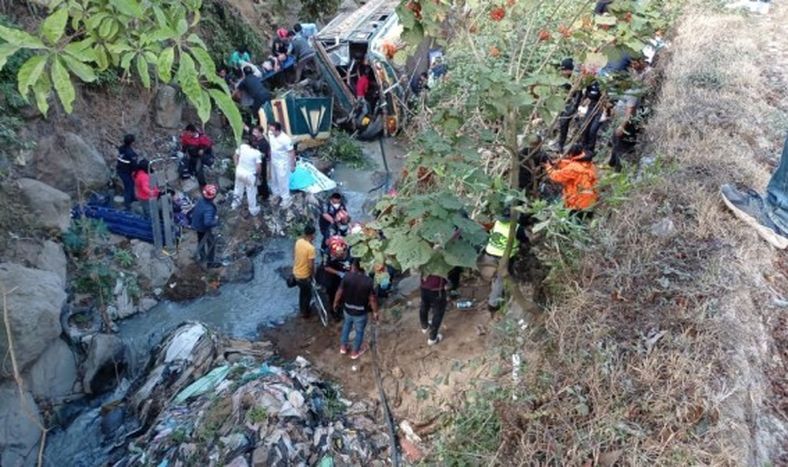 Al menos 10 muertos y 25 heridos en Argelia al caer un ómnibus por un barranco