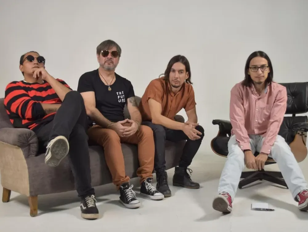 Firmes junto al rock