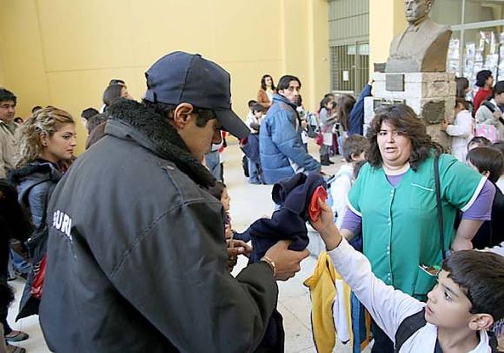 Escuela que paga seguridad privada: estudian el caso