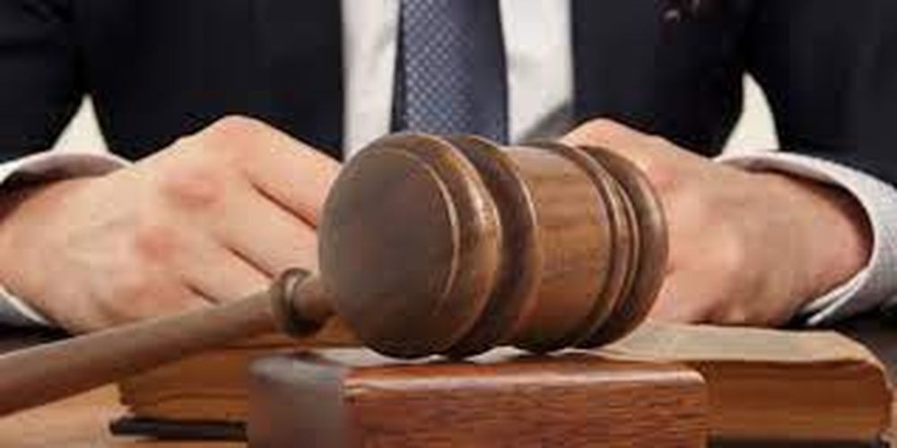 Un abogado para la madre y otro para el hijo menor