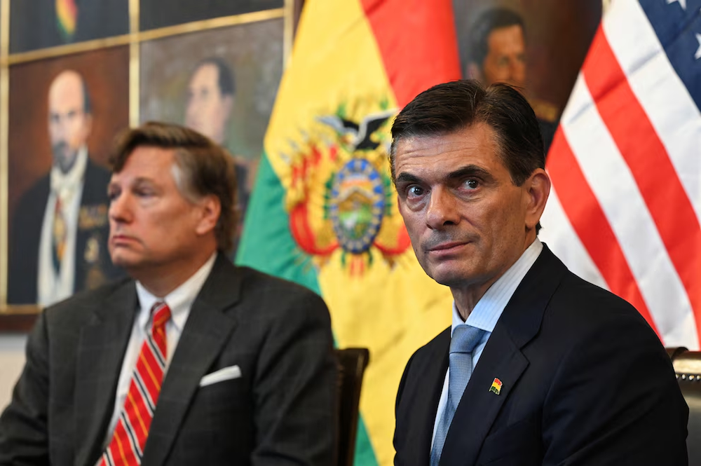 El presidente de Bolivia, Rodrigo Paz, junto al vicesecretario de Estado de Estados Unidos, Christopher Landau, durante una conferencia de prensa en La Paz