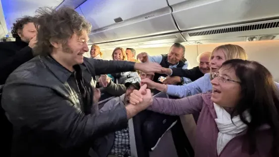 Milei planea ayuda para cuota escolar y vouchers para útiles