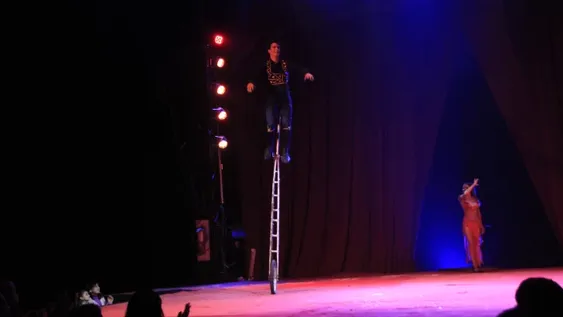 Humor y adrenalina,  la fórmula secreta