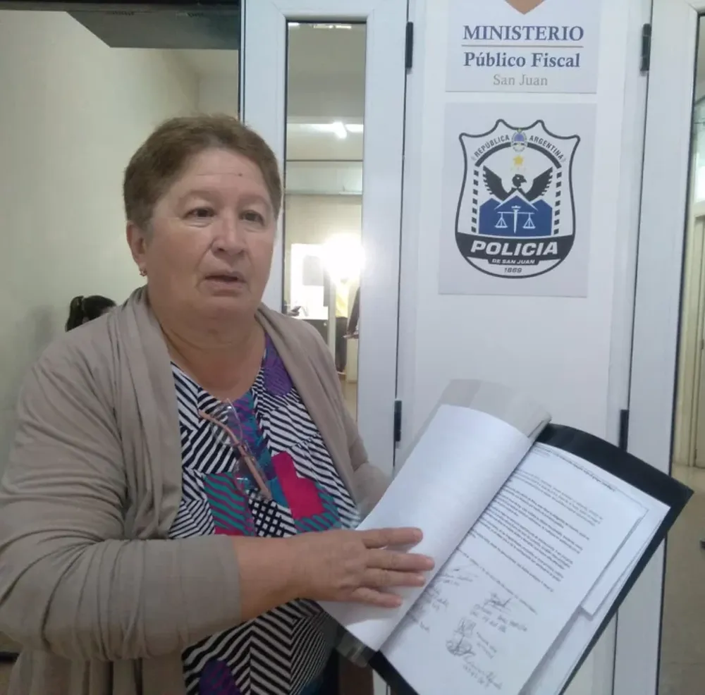 La ingeniera, Zulma Ledesma, encabeza los reclamos de los denunciantes que pretenden fraccionar una hectárea y media heredada de un gran fraude que sufrieron hace 37 años.