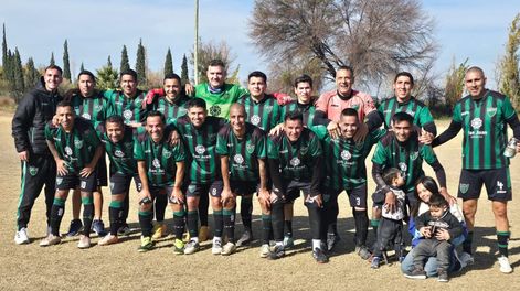 Goleada. El Senior de San Martín goleó por 5-1 a Las Paredes de Mendoza y avanzó en la Liga Nacional.