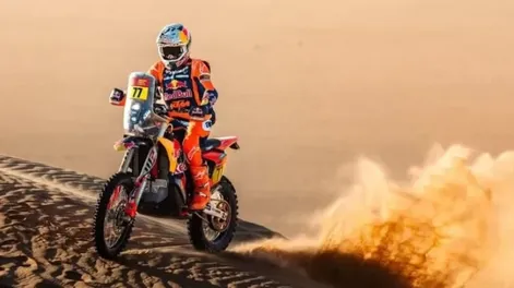 A fondo. Luciano Benavides volvió a prenderse en la pelea por la gloria en el Dakar.
