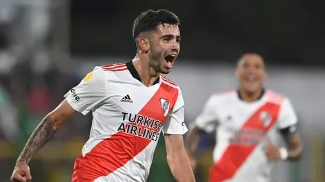 En un partido electrizante, River venció 2 a 1 a Defensa y sigue de cerca a Racing