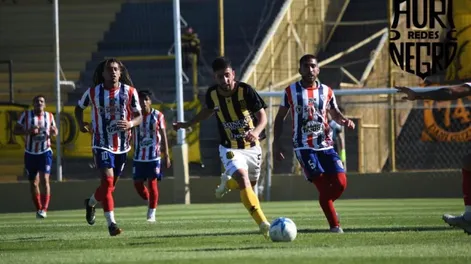 Peñarol pisó fuerte en Bahía Blanca y quedó al borde de la clasificación