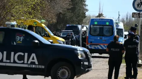 Imagen del operativo que montaron cuando la adolescente ingresó a su escuela con un arma. Foto: Daniel Caballero.-