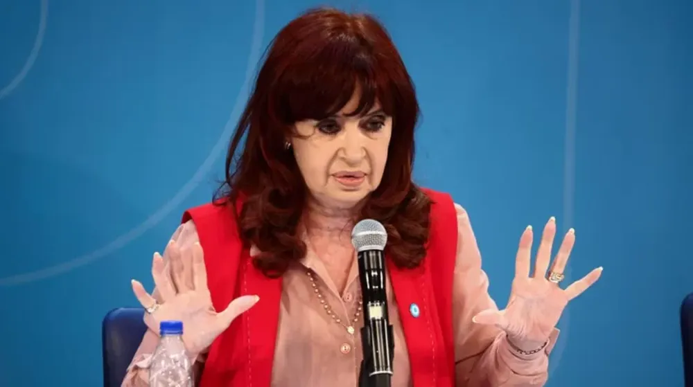 Cristina Kirchner convocó para hoy a una reunión extraordinaria del PJ