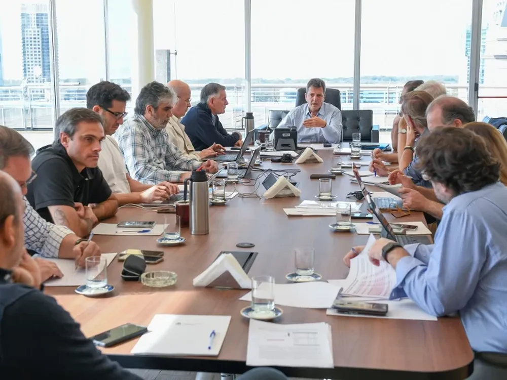 Massa tuvo una extensa reunión con su equipo y se esperan anuncios para este domingo