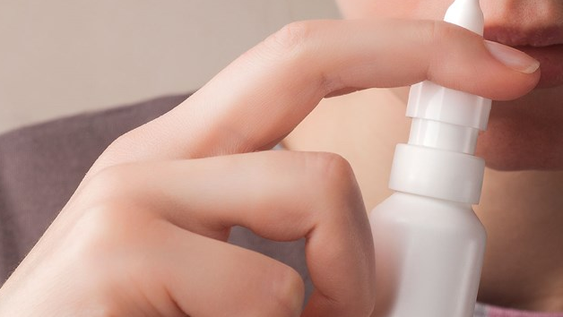 Aprobaron un spray nasal que elimina el dolor de cabeza en 15 minutos