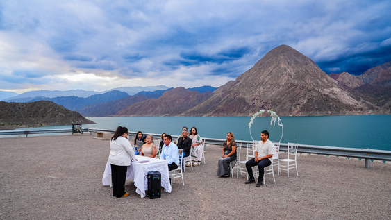matrimonio emblematico: cuanto cuesta casarse en los escenarios mas bellos de san juan y los datos mas llamativos de la celebracion