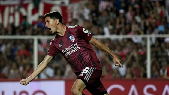 River ganó un partido complicado en Santa Fe y se mantuvo como único puntero