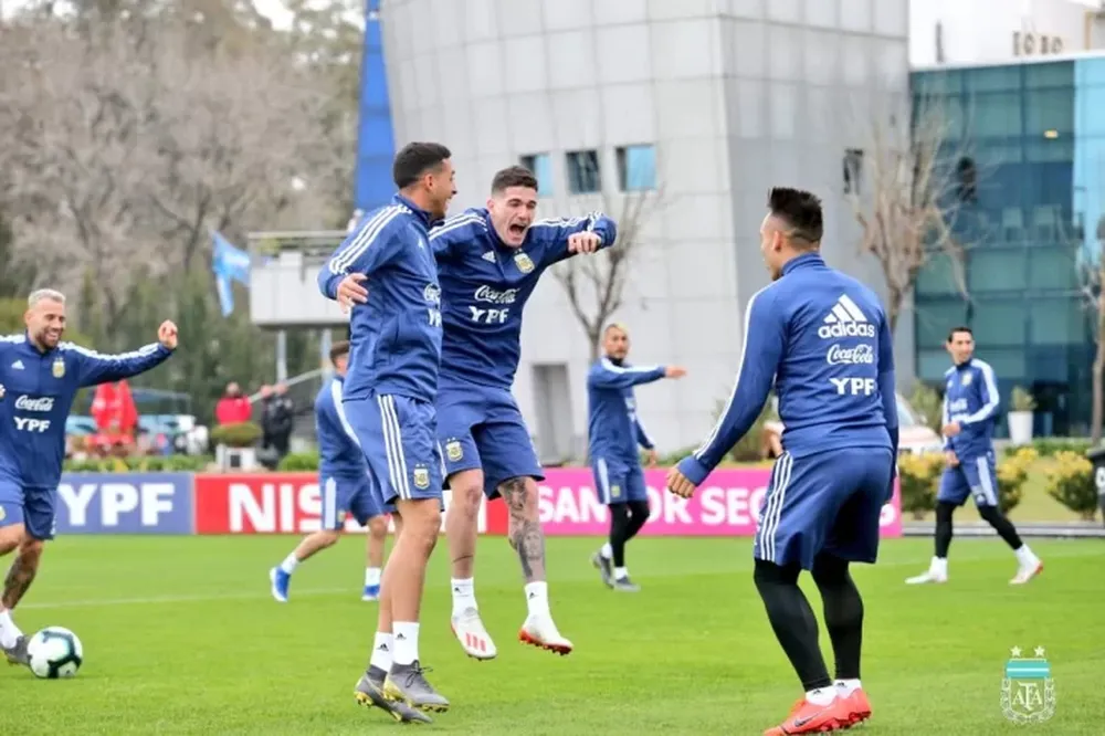 A la espera de completar el plantel, la Selección hizo fútbol reducido