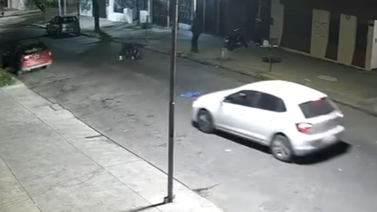 El dramático pedido de un padre que reconoció a su hijo en el video de un violento robo, lo denunció y pidió que lo detengan