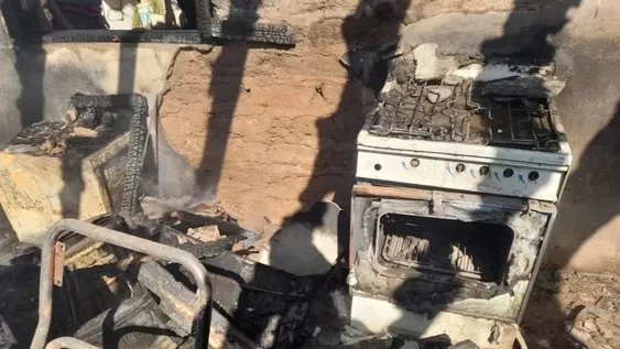 Un incendio dejó graves daños estructurales y pérdidas totales en una casa