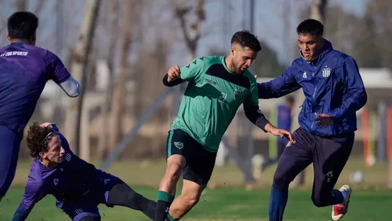 A JUGAR. San Martín viajó a Tucumán para esperar el choque debut del domingo ante Atlético por el Torneo Clausura.