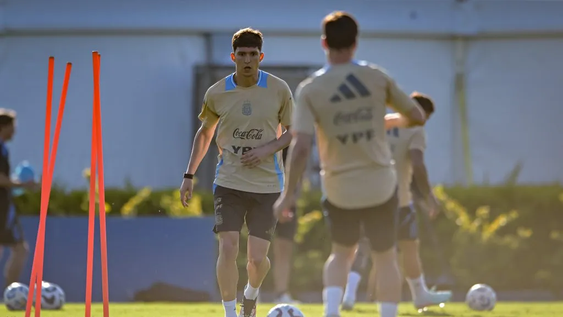 golpe para la seleccion argentina: balerdi se desgarro y scaloni decide si lo cambia en la lista del mundial
