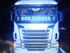 El camión retenido por la policía mendocina. El camión retenido por la policía mendocina.