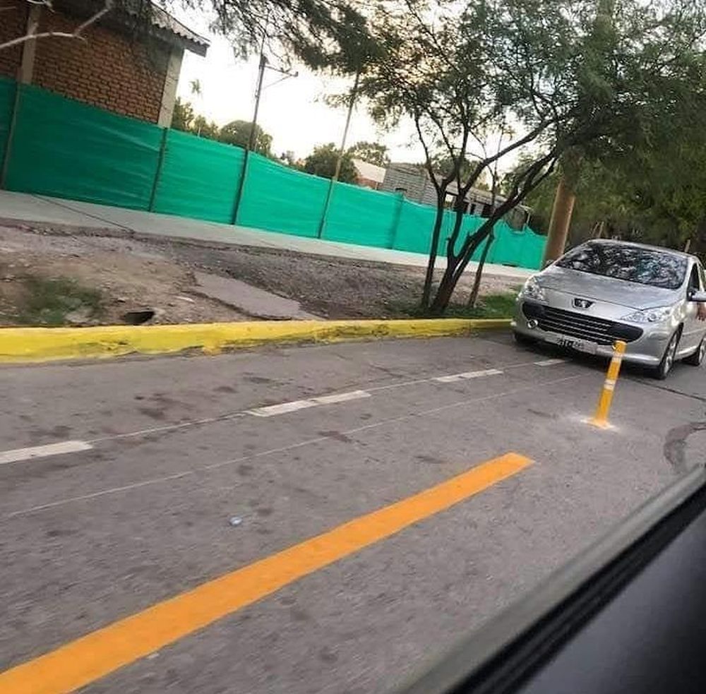 [VIDEO] Trabaja en una conocida pizzería, dejó su bicicleta en el depósito y un ladrón la robó en segundos