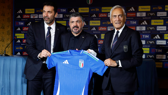 Gabriele Gravina, máximo directivo de la FIGC, dio un paso al costado, al igual que el jefe de equipo Gianluigi Buffon. El golpe se siente en Italia.