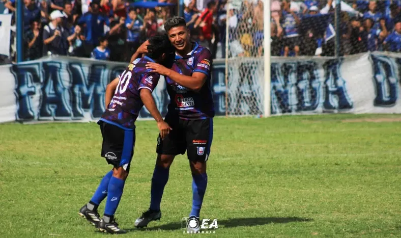 Talento y goles. Pérez y Riveros son clave en el esquema ofensivo de Unión que este domingo recibirá a Peñaflor.