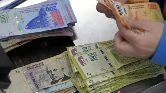 El Gobierno adelantó las subas del Salario Mínimo y se anticipó a un proyecto de Máximo Kirchner