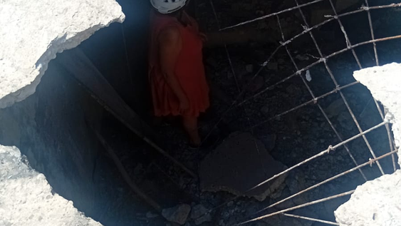 Personal policial rescató a una mujer que cayó a un sótano en su vivienda ubicada en Capital. &nbsp;