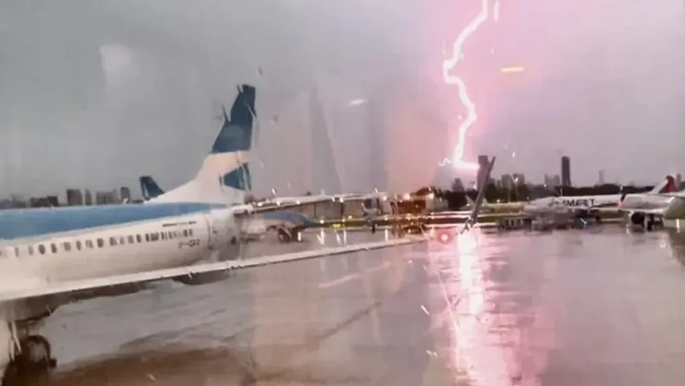Tormenta. Aeropuerto. Imagen ilustrativa.-