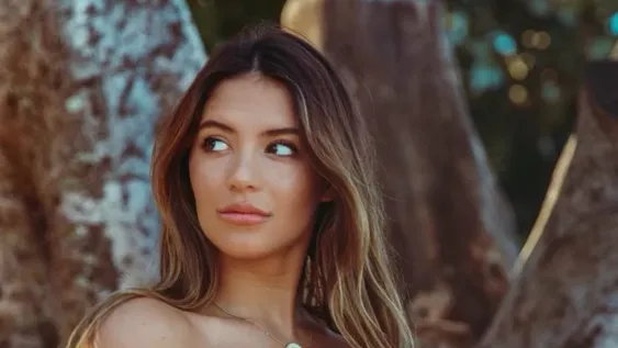 Sarah Kohan se muestra explosiva en ropa interior desde la cama