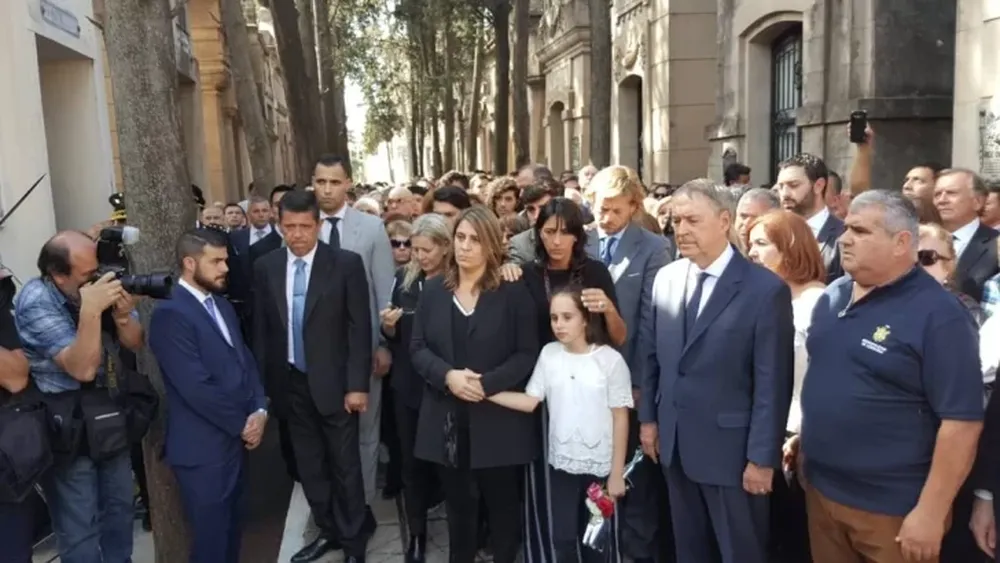 De la Sota recibió el último adiós al ser sepultado en el cementerio San Jerónimo