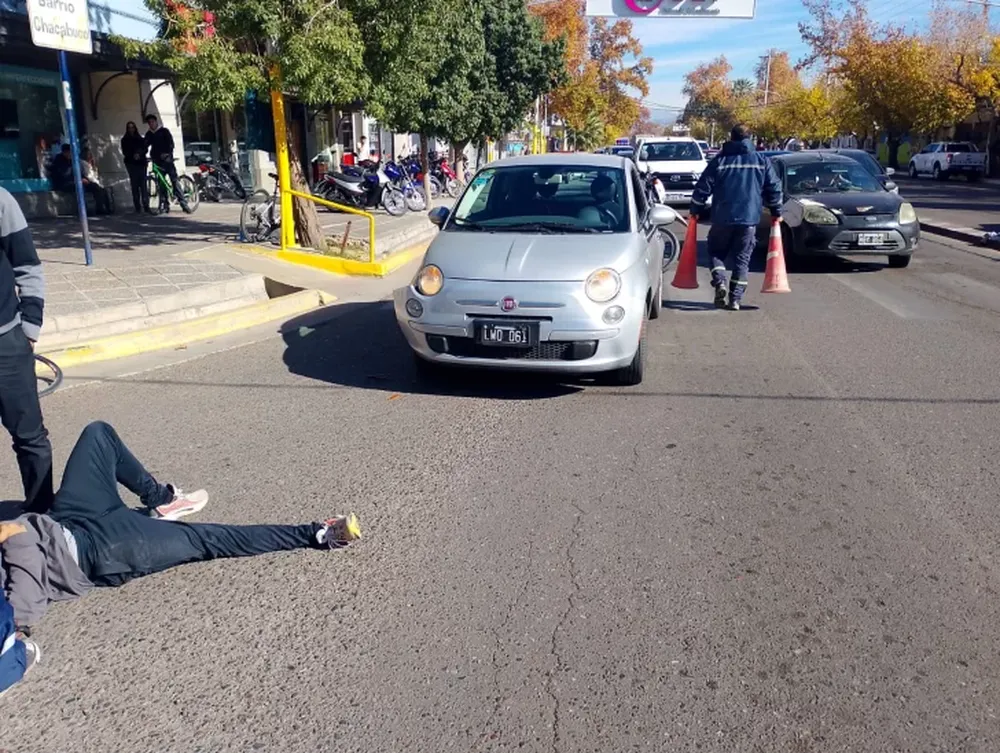 Un ciclista resultó herido al chocar contra un auto en Desamparados