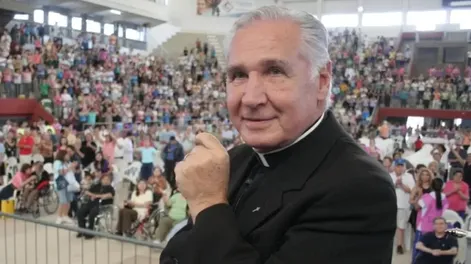 El Padre Darío Betancourt, internado por coronavirus: piden cadenas de oración