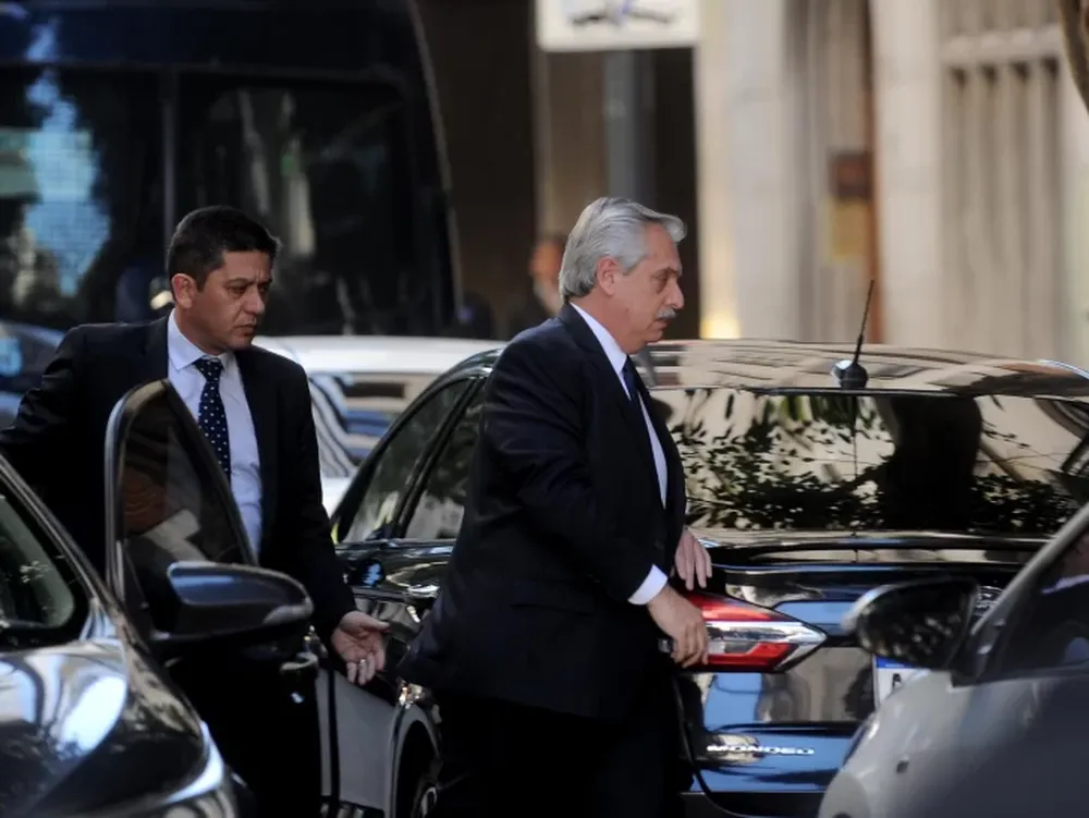 El Presidente visitó en su departamento a Cristina Fernández de Kirchner