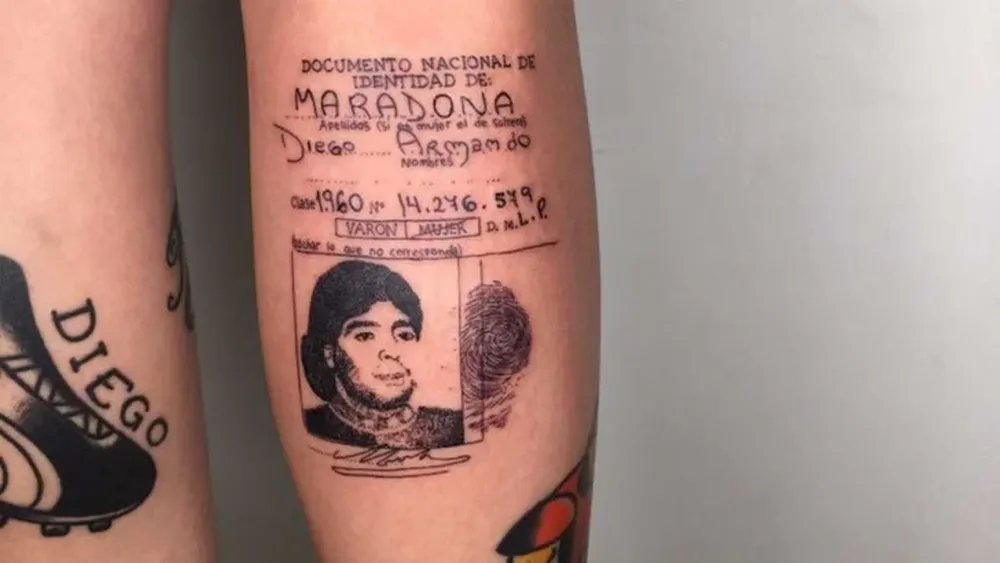 Una joven se tatuó el DNI de Maradona y hasta Giannina la felicitó
