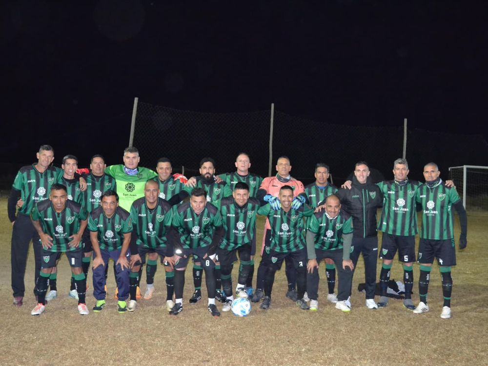 Campeones. San Martín en +35 se quedó con el torneo local y este domingo buscará avanzar en la Liga Nacional Senior.