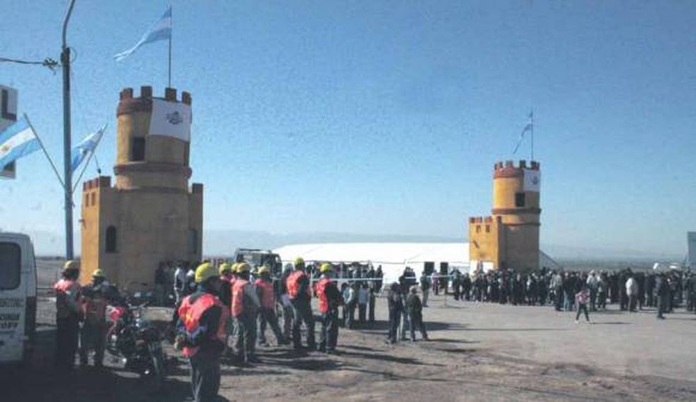 La veda por el plebiscito se tragó el festejo oficial