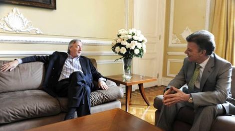 Santos y Chávez, cara a cara, hoy
