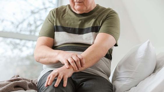 pacientes con parkinson reclaman por faltante de un remedio, los motivos de la escasez