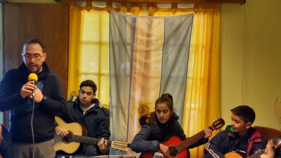 Los chicos de Zonda que, pese a las limitaciones y la distancia, grabaron su primer video musical