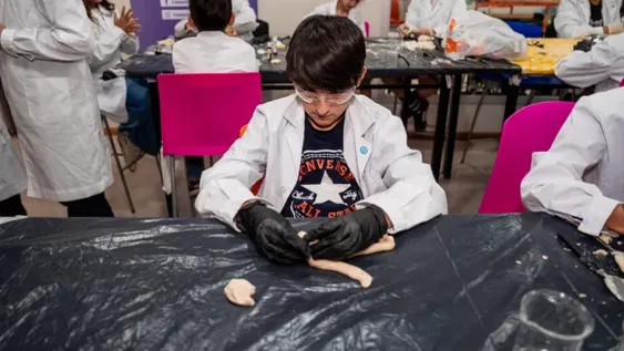 Los chicos se convierten en científicos en la Colonia Tecnológica Verano 4.0.