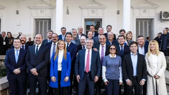 Uñac firmó un acuerdo preelectoral con Alberto Fernández por casas y el túnel