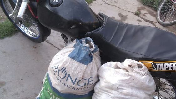 Abandonan la moto y todo el botín