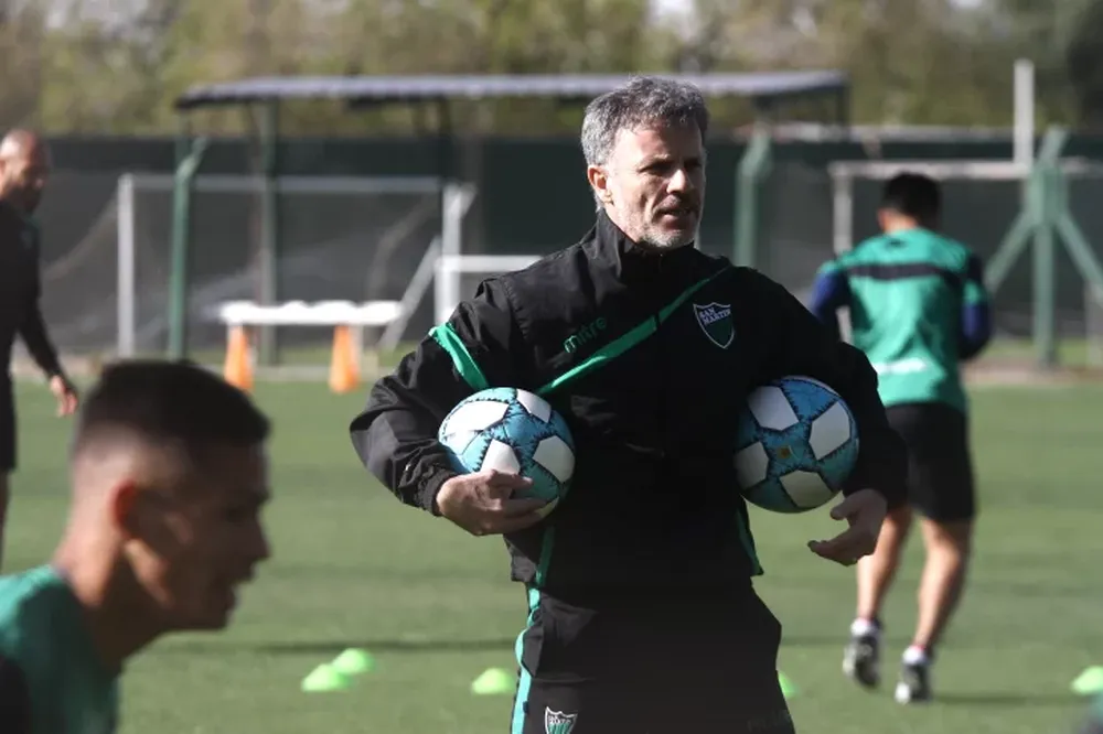 San Martín echó a Alfredo Grelak por los malos resultados